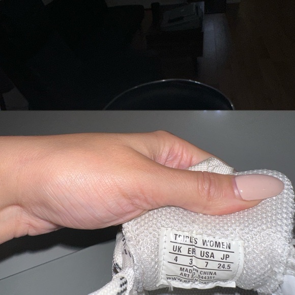 BALENCIAGA TRIPLE S - Picture 5 of 6